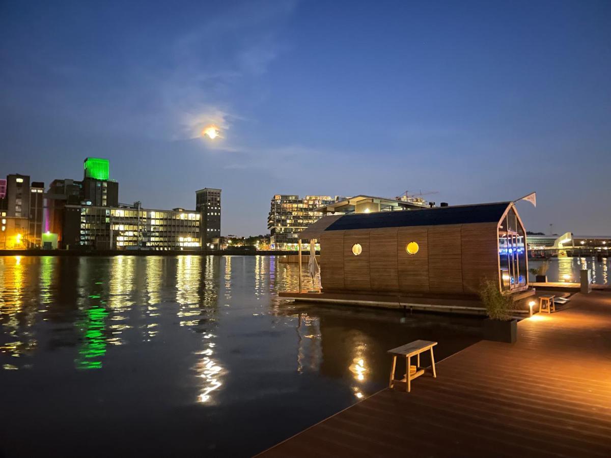 Villa Wikkelboat Nr1 At Floating Rotterdam Rijnhaven Extérieur photo